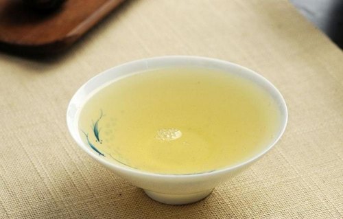 落水洞古树茶特点