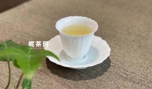 炎热的夏天，喝什么茶比较好