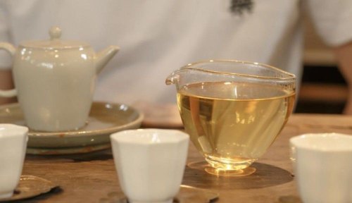 白茶是散茶好还是饼茶好